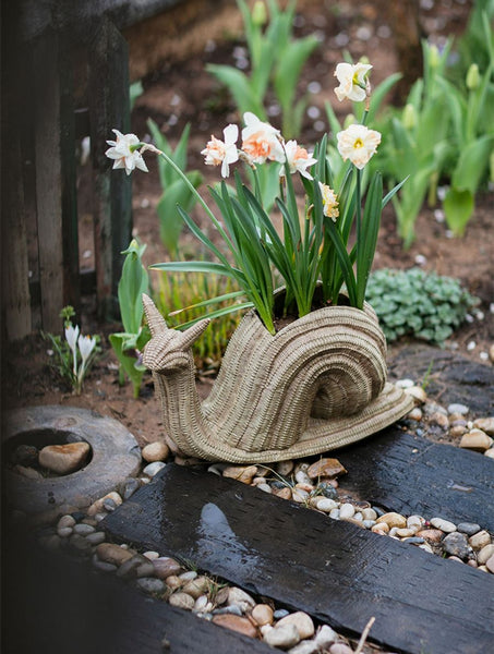Cute Snail Statues, Garden Animal Statues, Snail Flowerpot for Garden Decoration, Unique Modern Garden Sculptures, Creative Villa Outdoor Gardening Ideas-Grace Painting Crafts
