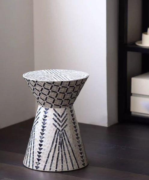 Contemporary Round Side Table, Creative Coffee Table, Bedside Small Side Table, Portable Casual Side Table, Shell Small Sofa Side Table-Grace Painting Crafts