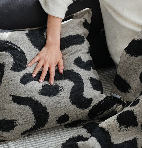 Modern Sofa Pillows for Couch, Contemporary Modern Sofa Pillows, Decorative Throw Pillows for Bedroom, Large Modern Pillow for Bedroom-Grace Painting Crafts