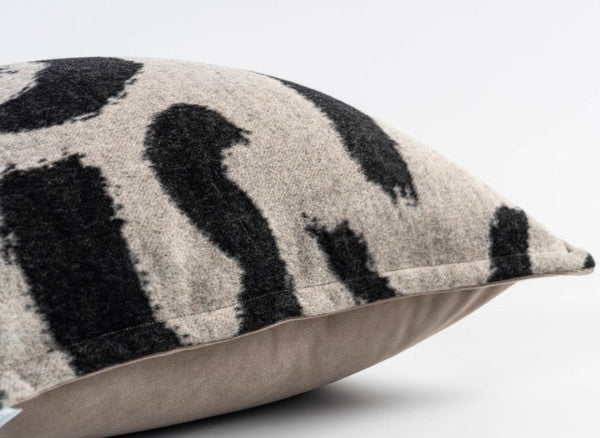 Modern Sofa Pillows for Couch, Contemporary Modern Sofa Pillows, Decorative Throw Pillows for Bedroom, Large Modern Pillow for Bedroom-Grace Painting Crafts