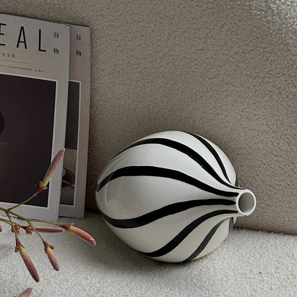 Water Holding Flower Vases, Black and White Striped Ceramic Vase, Porcelain Flower Vases, Modern Flower Vases on Table-Grace Painting Crafts