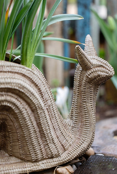 Cute Snail Statues, Garden Animal Statues, Snail Flowerpot for Garden Decoration, Unique Modern Garden Sculptures, Creative Villa Outdoor Gardening Ideas-Grace Painting Crafts